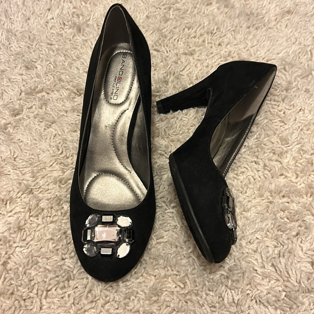 Bandolino Black Heels with Jeweled Detail 🖤💎